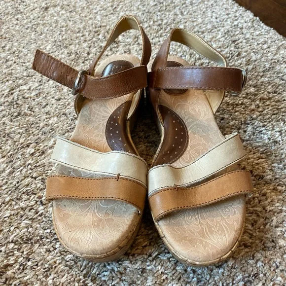 Womens BOC Leather Strappy Sandals size 9 Cork Heel - Picture 2 of 9